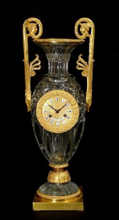 Orologio d'appoggio con vaso di cristallo molato