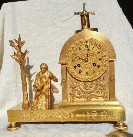 Stand-up clock with automaton
    