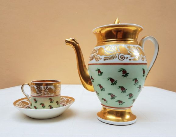 Coffee service - A coffee pot and eight cups with saucers.
    