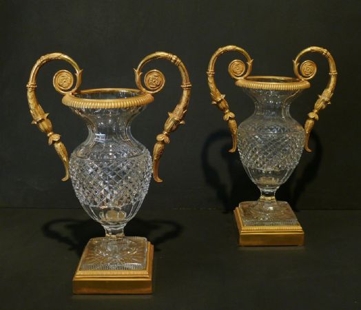 Coppia di vasi in cristallo e bronzo dorato del XIX secolo