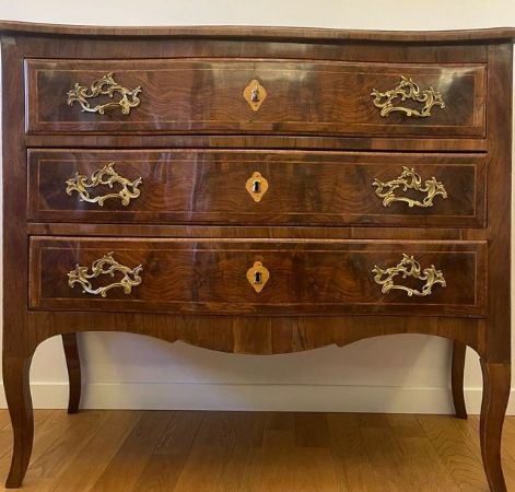 18th-century Roman bow-front chest of drawers