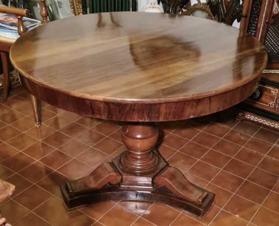 Mesa redonda, Biedermeier, alrededor de 1830.