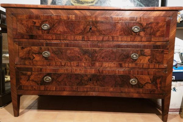 Louis XVI chest of drawers
    