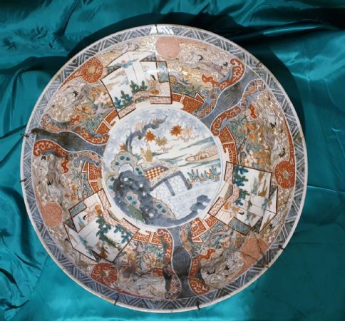 Chinese porcelain plate
    
